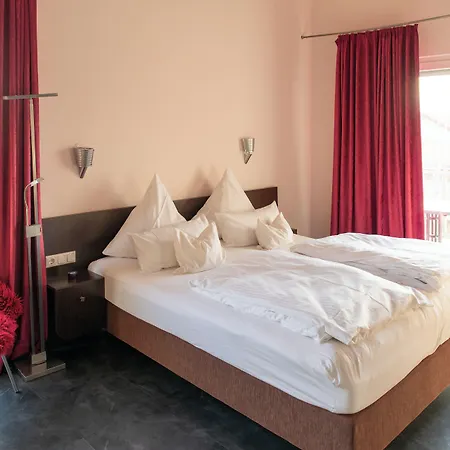 Hotel Mein 4*